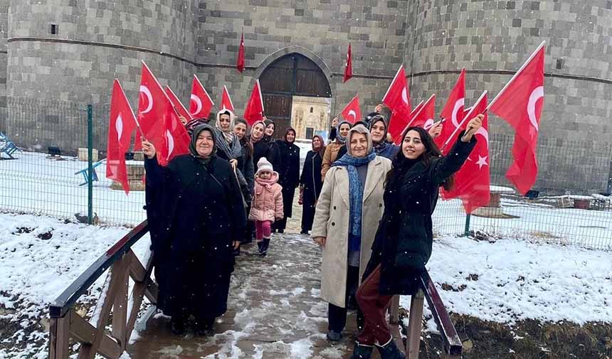 Bayrak Yürüyüşü.jpg9