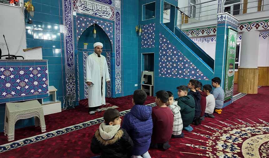 Çocuklara Ikram.jpg3.Jpg1