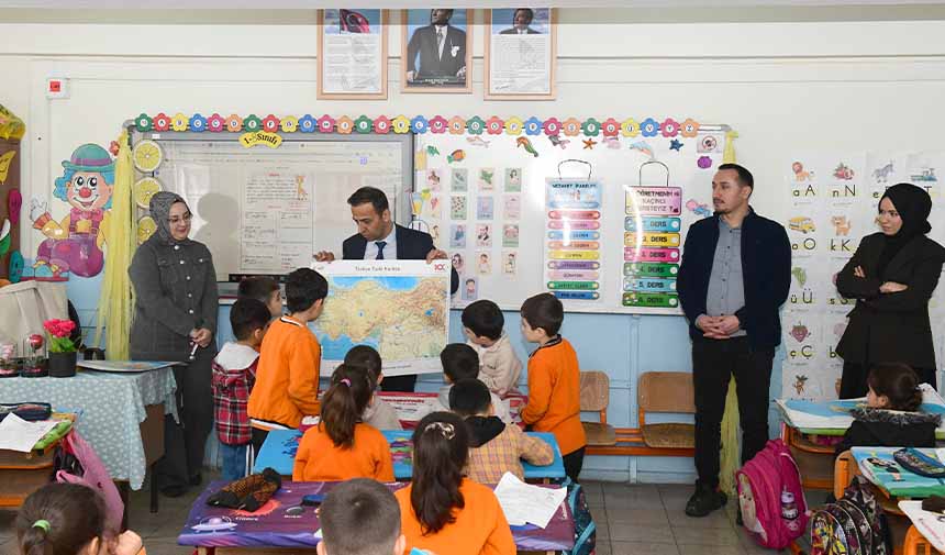 Öğrencilere Harita Dağıtıldı.jpg8