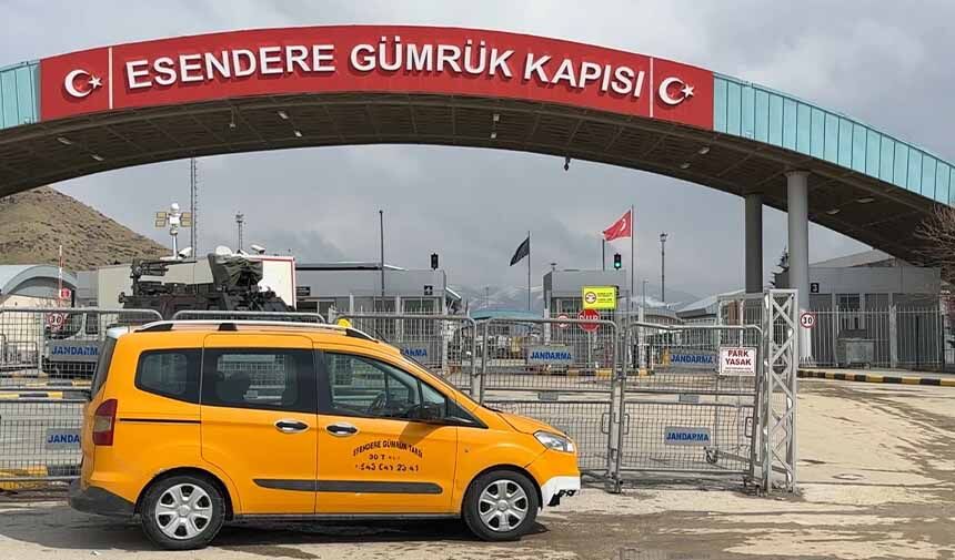 Esendere Sınır Kapısı’nda sessiz bekleyiş sürüyor