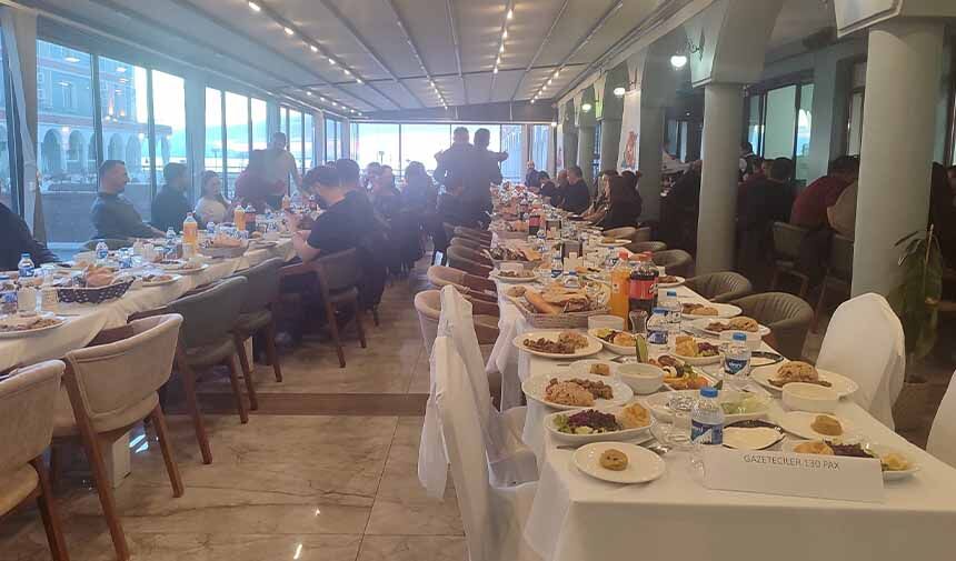 Gazeteciler Iftarda Buluştu.jpg2-1