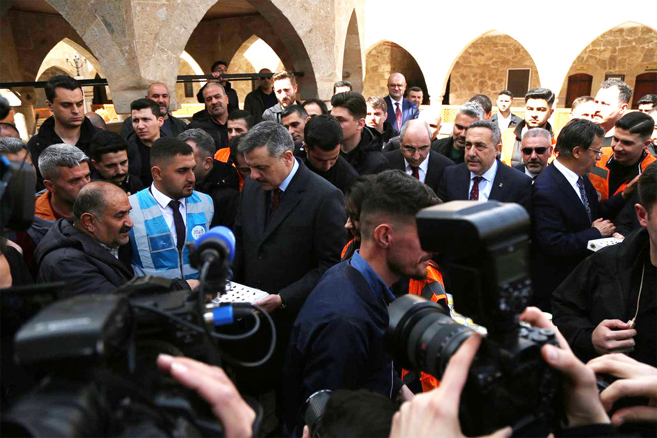 Icisleri Bakani Ikram 6