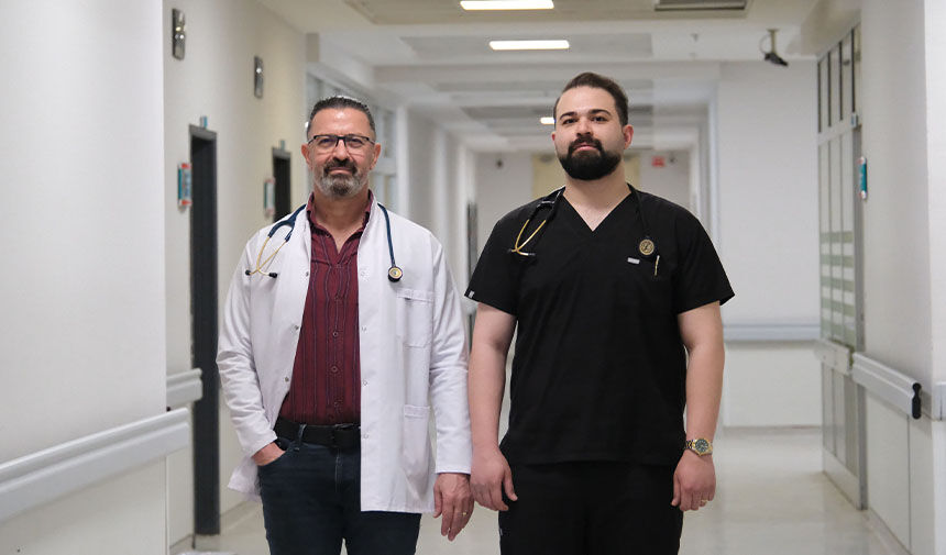 Van'da baba ve oğul aynı hastanede şifa dağıtıyor