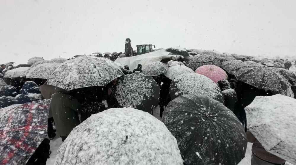 Van'daki Kazada Hayatını Kaybeden Aile Yan Yana Defnedildi 4