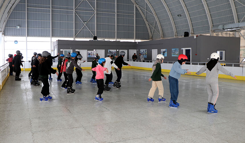 Eği̇ti̇m Buz Pateni̇