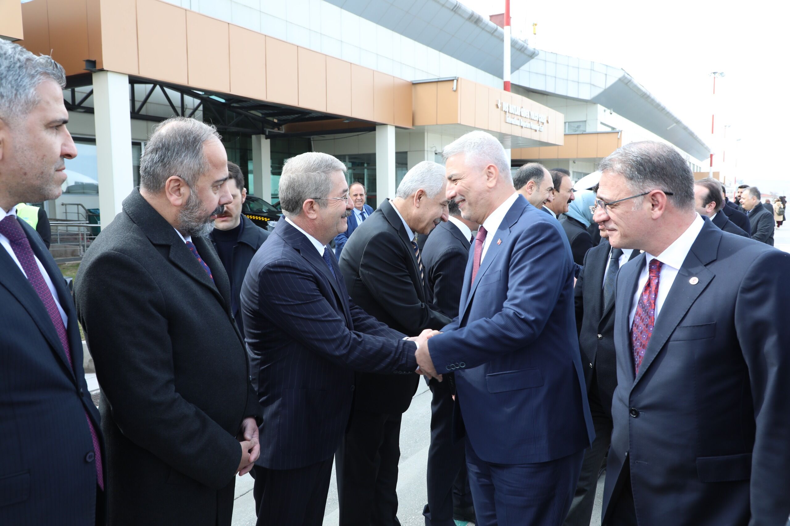 H E4Ct Uob Q A A9 D W E