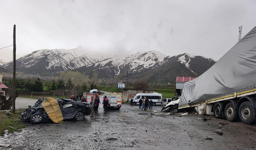 DSİ Van Merkez Şube Müdürü ve şoförü kazada hayatını kaybetti