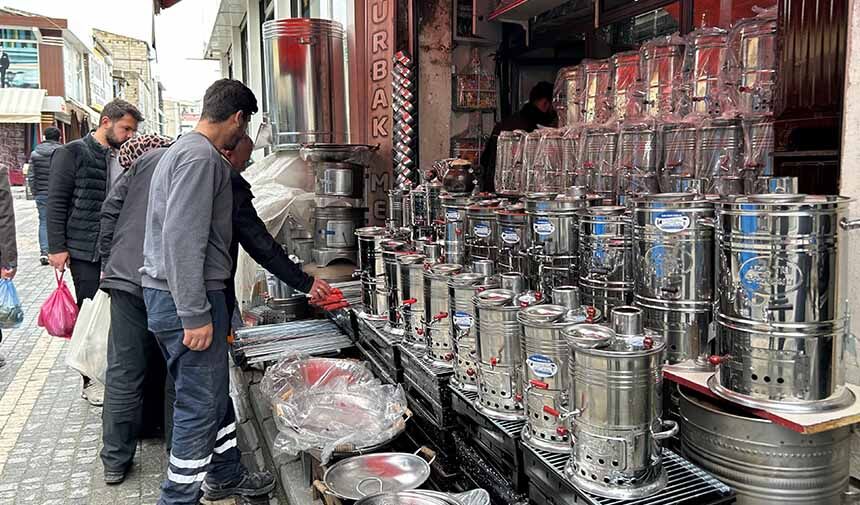 Van'da kışın uzaması semaver ve mangal sezonunu geciktirdi