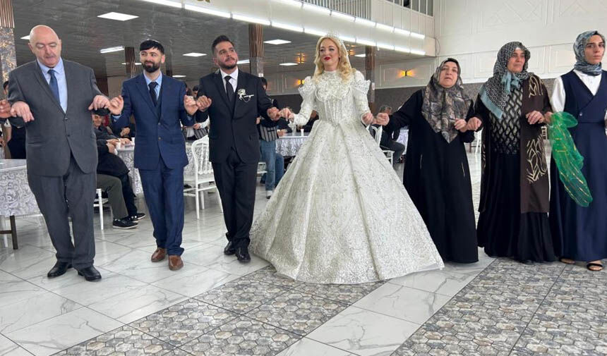 İskoçyalı geline Van usulü düğün