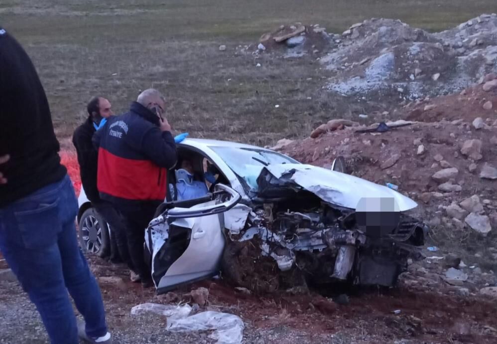 Vanda Otomobil Sarampole Yuvarlandı 5 Yaralı 3