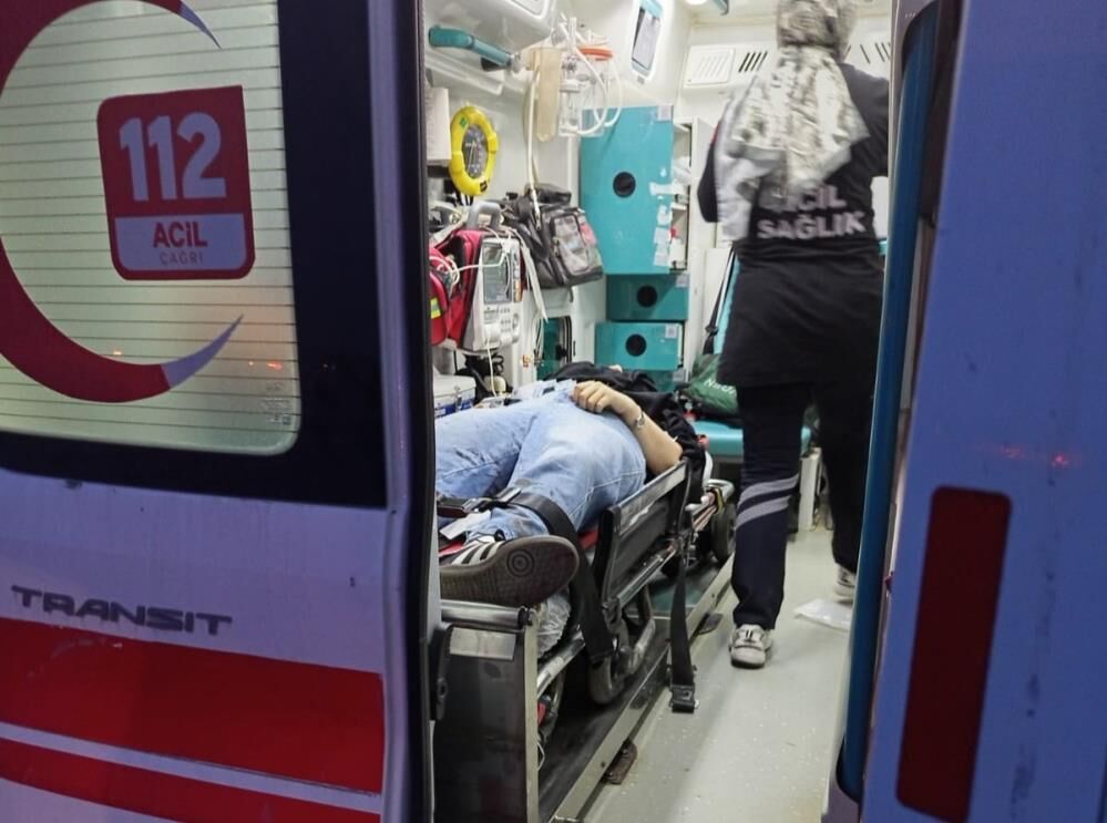 Vanda Otomobil Sarampole Yuvarlandı 5 Yaralı 4