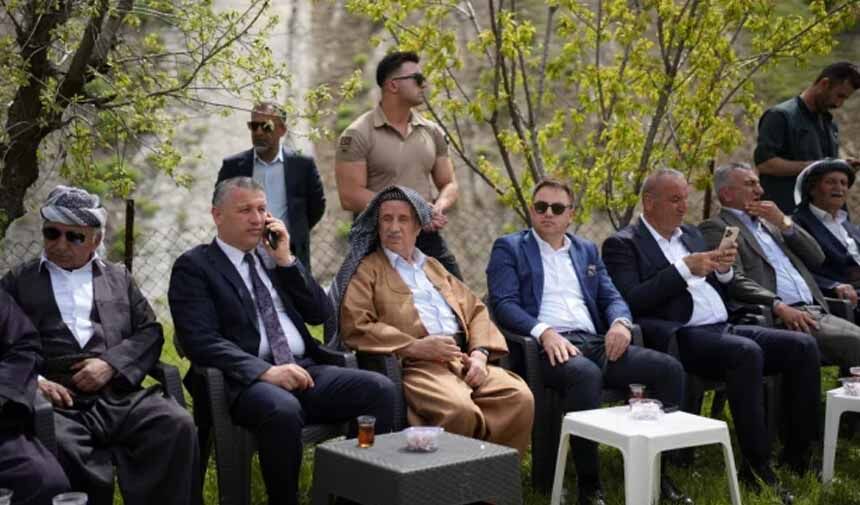Kadın Halay Başı Yasak.jpg9
