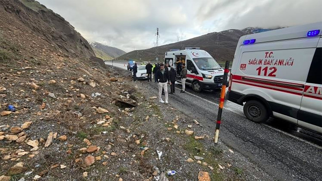 Tatvan Van Yolunda 2 Yaralı Kaza 1