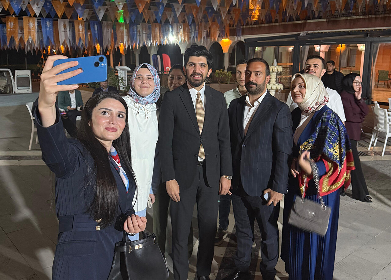 Ayhan Sonmez Akparti Van 1