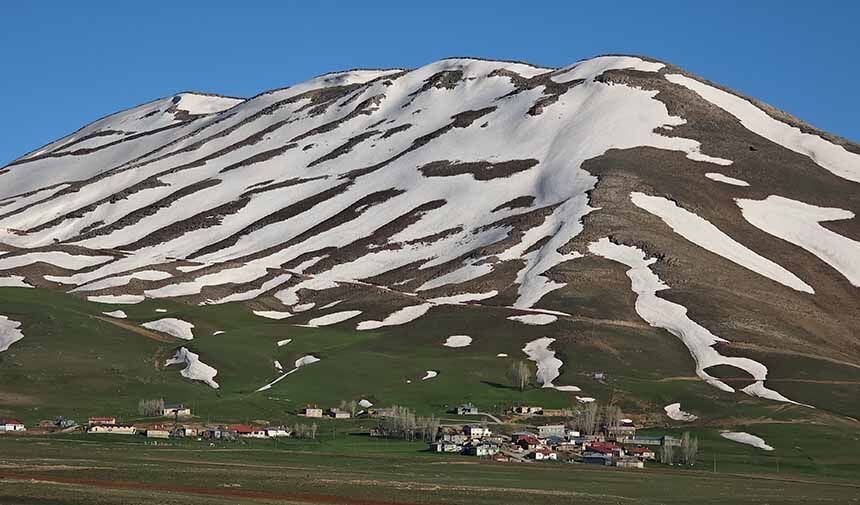 Karlı Dağlar Zebre Desenine Büründü