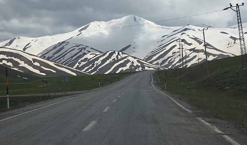 Karlı Dağlar Zebre Desenine Büründü.jpg0