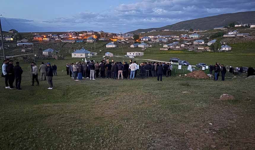 Ölü Bulunan Kadın Vanda Defnedildi