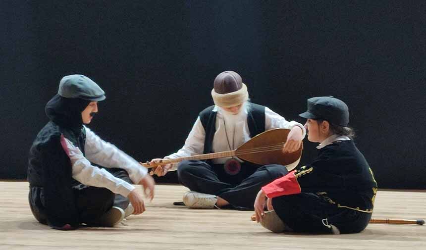 Tiyatro Gösterisi.jpg9