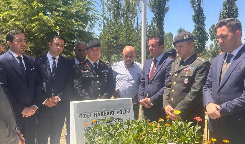 Halil Hamuryen Mezarı Başında Anıldı