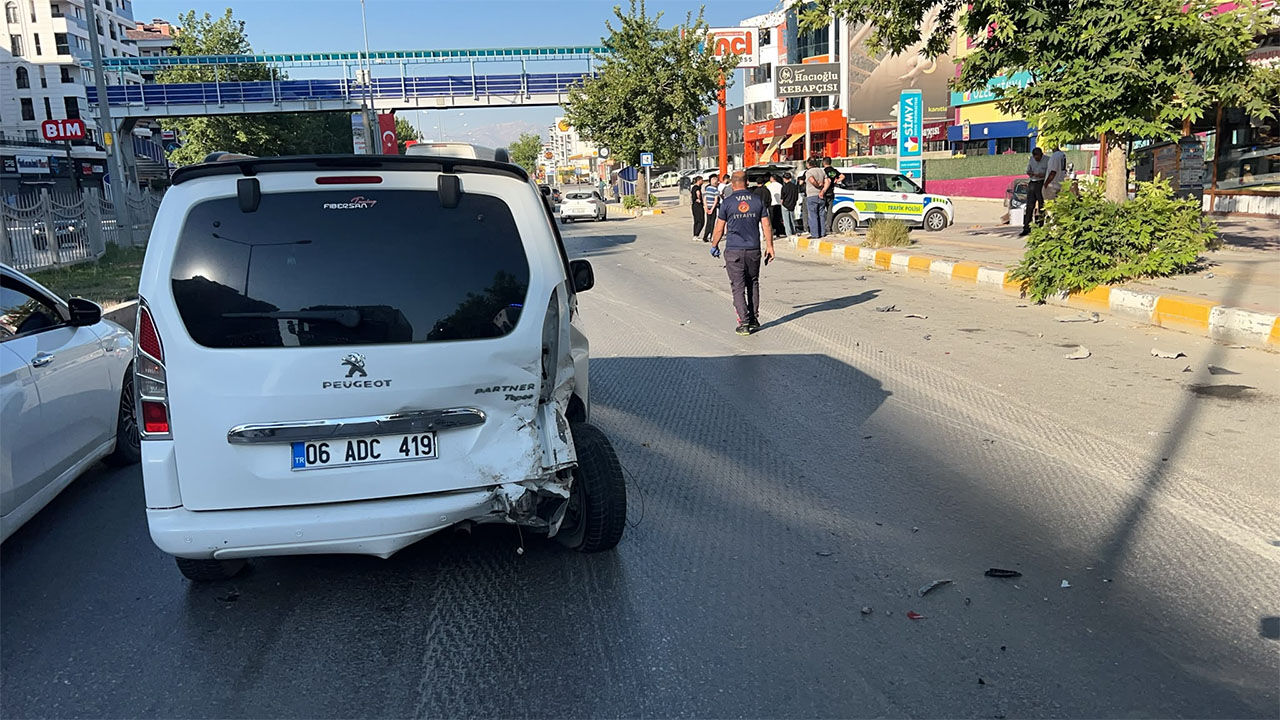 Ipekyolu Caddesi Trafik Kazasi 4