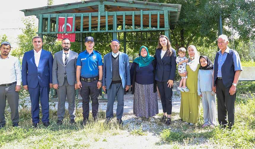 Kaymakam Keserden Şehit Kabrine Ziyaret4
