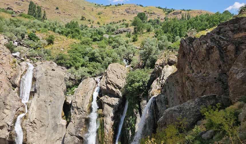 Marinüs Şelalesi .Jpg3
