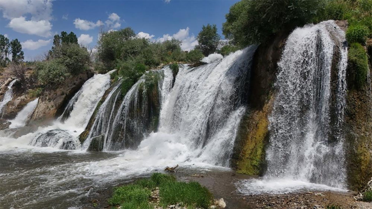 Muradiye Selalesi Ziyaretci Akini 7