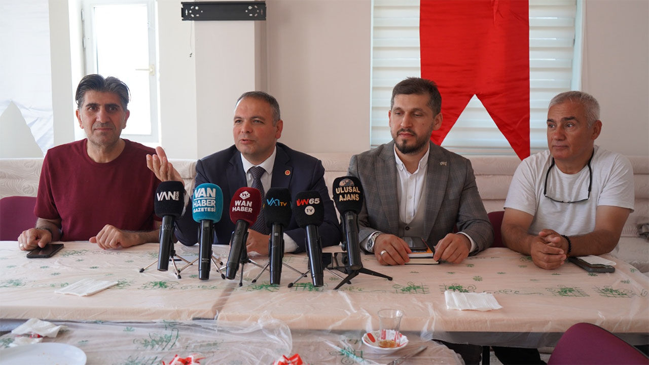 Ozay Ilhan Van Kan 2