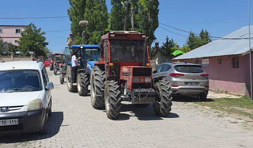 Traktörlerle Konvoy Düğünü