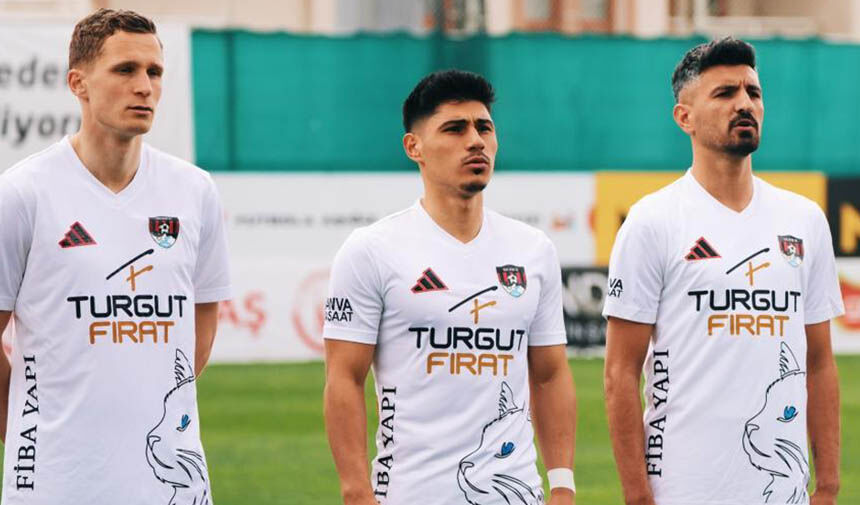 Vansporlu futbolcu Süper Lig ekibine imzayı attı