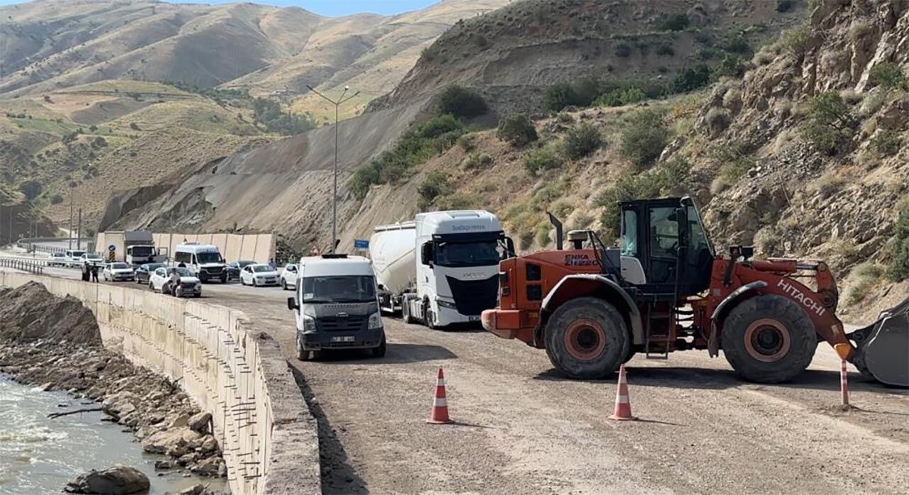 Yuksekova Van Kara Yolu Tas Kapama 2