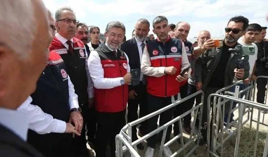 Bakan Yumaklı.jpg8-2
