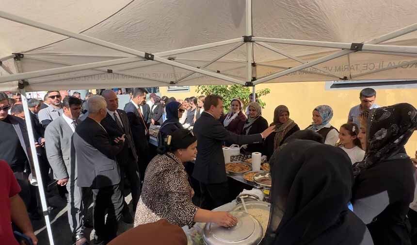 Yüksekova'da kadın kursiyerlerin el emekleri sergilendi