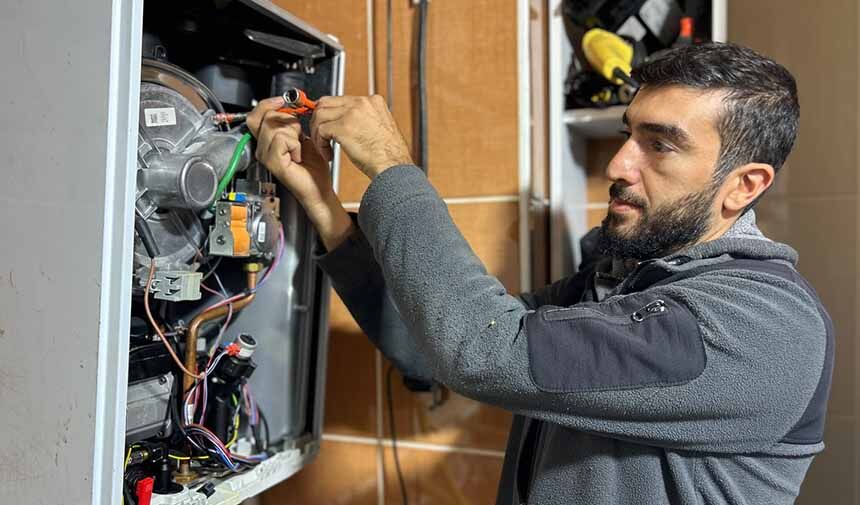 Van’da kombi ustalarının kış mesaisi başladı