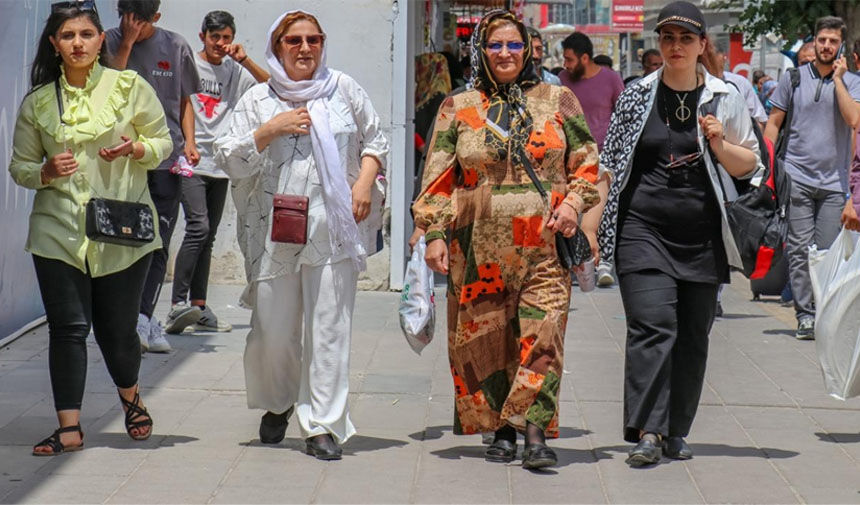 İranlı turist Van’da konaklamadan gidiyor!