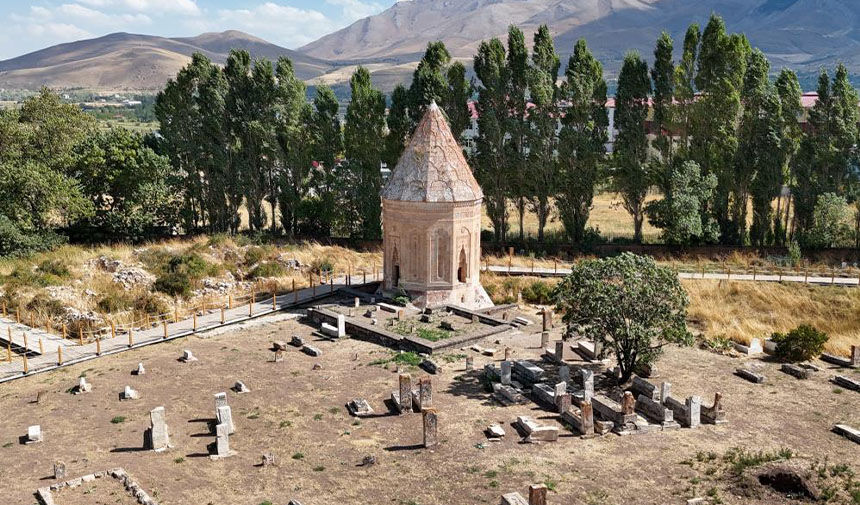 Tarihi Selçuklu Mezarlığı'nda çalışmalar devam ediyor