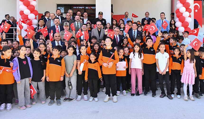 Van'da 274 bin 685 öğrenci ders başı yaptı