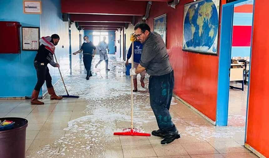 Yüksekova’da yeni eğitim öğretim yılı için okullar temizlendi
