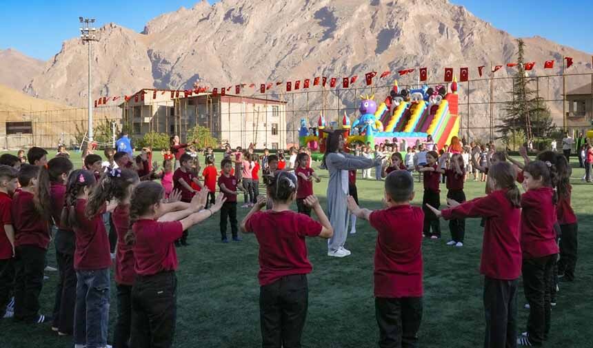 Hakkâri'de 3. Çocuk Oyun Şenliği düzenlendi