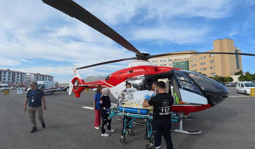 Bir günlük bebek, helikopter ambulansla Van’a sevk edildi