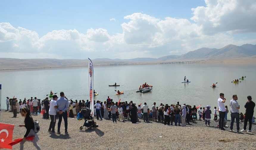 Bulanık'ta ‘Su Sporları ve Plaj Oyunları Şenliği’ düzenlendi