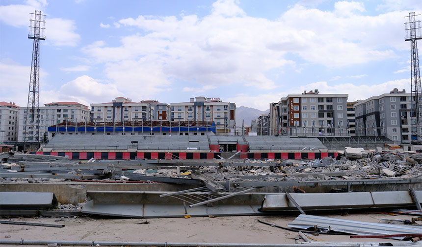 Van Şehir Stadı’nın yıkımı sürüyor