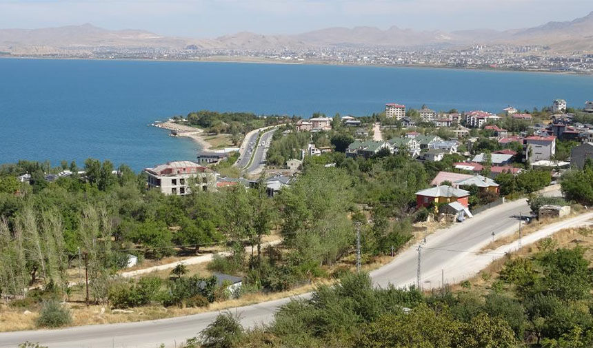 Van Gölü çevresinde yatay mimari çağrısı