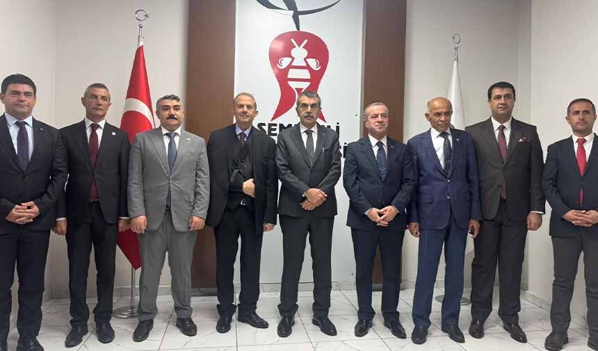 Bakan Tekin0
