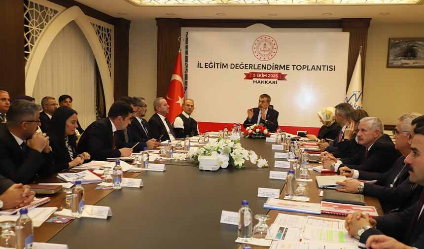 Bakan Tekin.jpg0