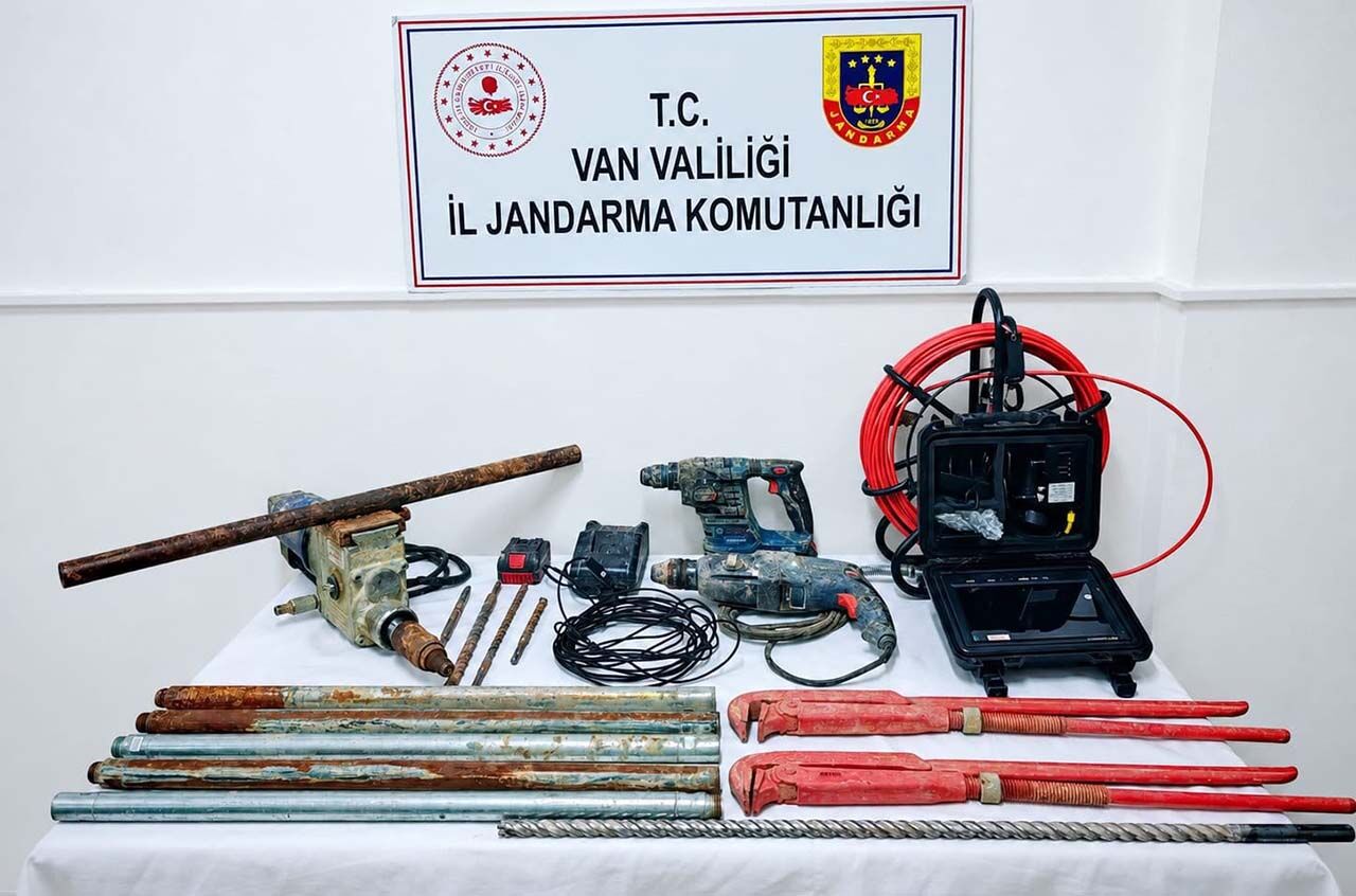 Defineciler Van Kacak Kazı
