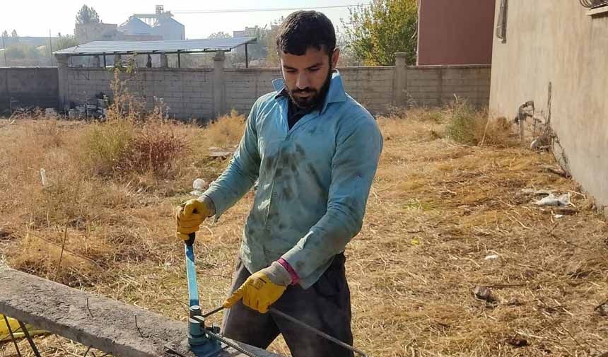 Inşaatta Çalışırken Dünya.jpg4
