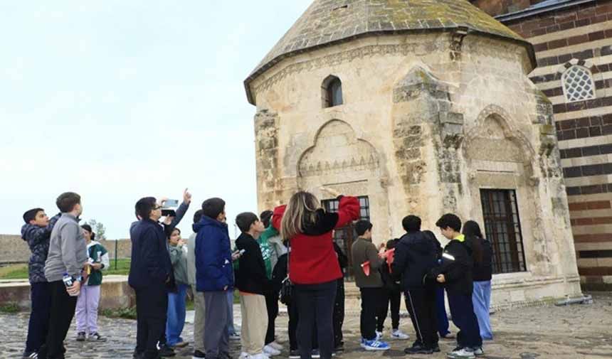 Öğrenciler Turistik Mekanlarını Gezdi