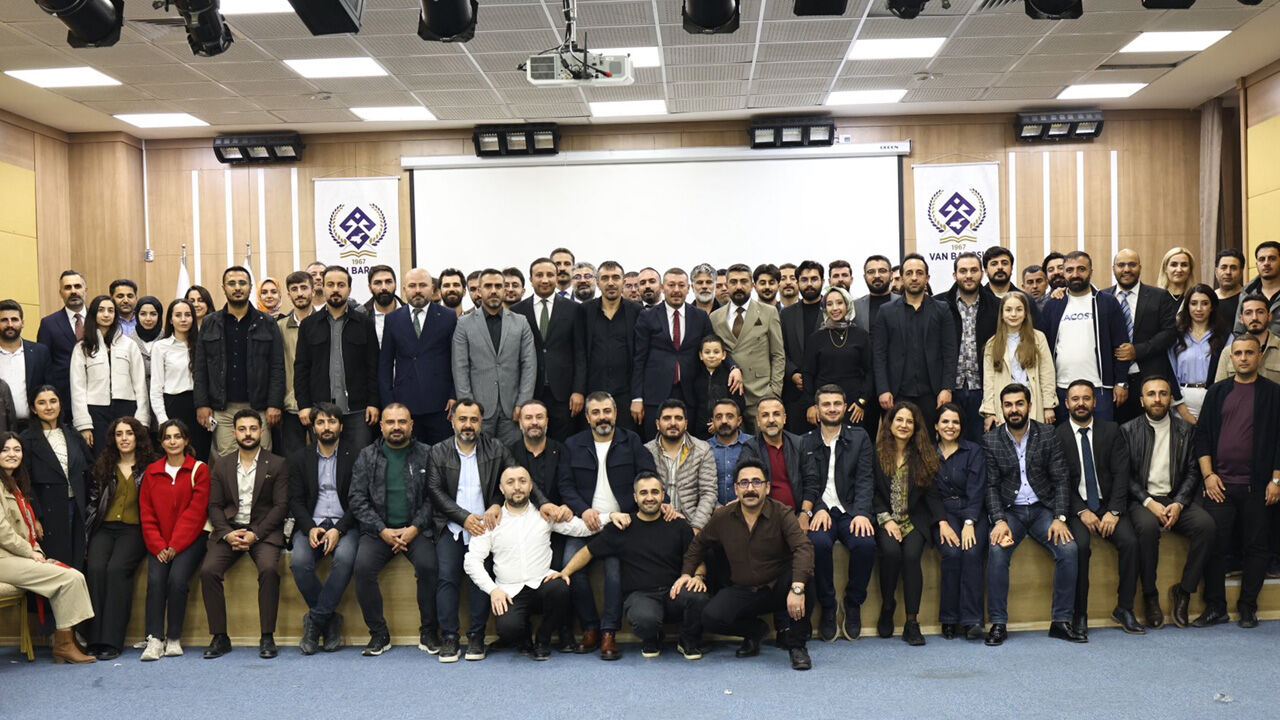 Van Barosu'na kayıtlı avukatlar sandık başına gitti!