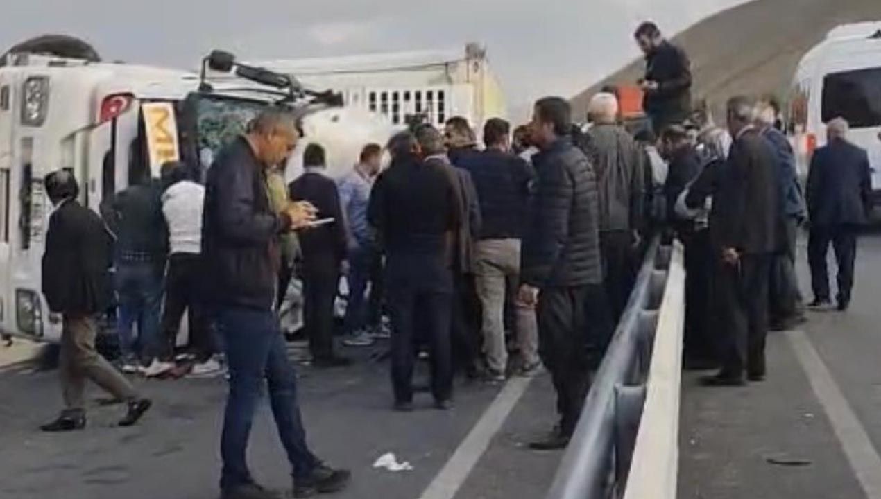 Van Hakkari Kara Yolu Tır Devrildi